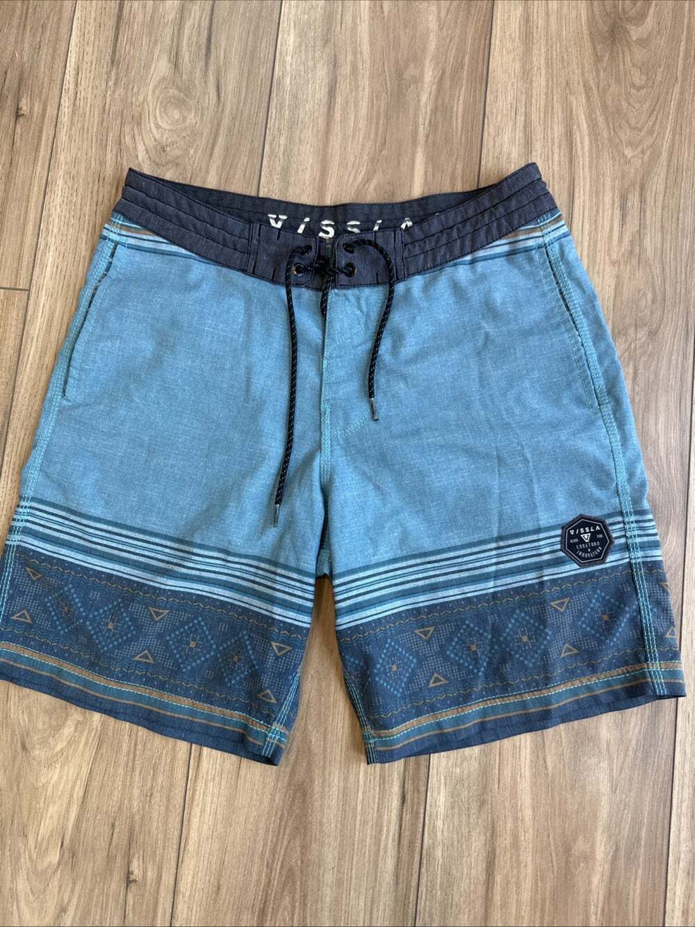 Vissla Boardshorts Mens Sz 28 Beach 8" inseam Multi Color Blue Floral Print Boho